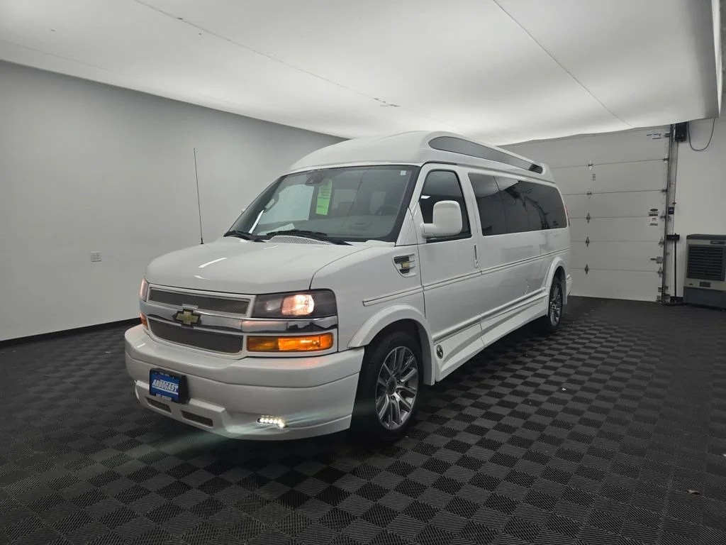 Used 2020 Summit White Chevrolet WT image 11