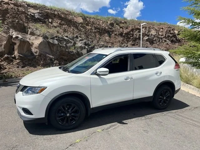 Used 2016 Pearl White Nissan SV image 2