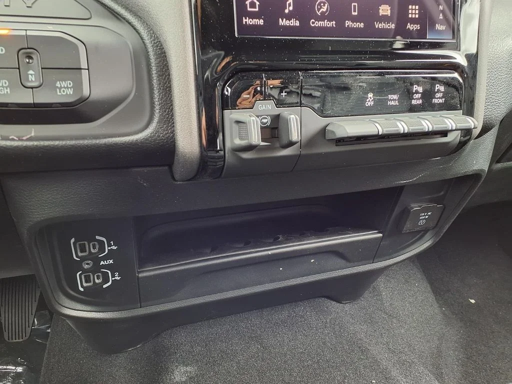 New 2026 Bright White Clearcoat RAM Tradesman image 9