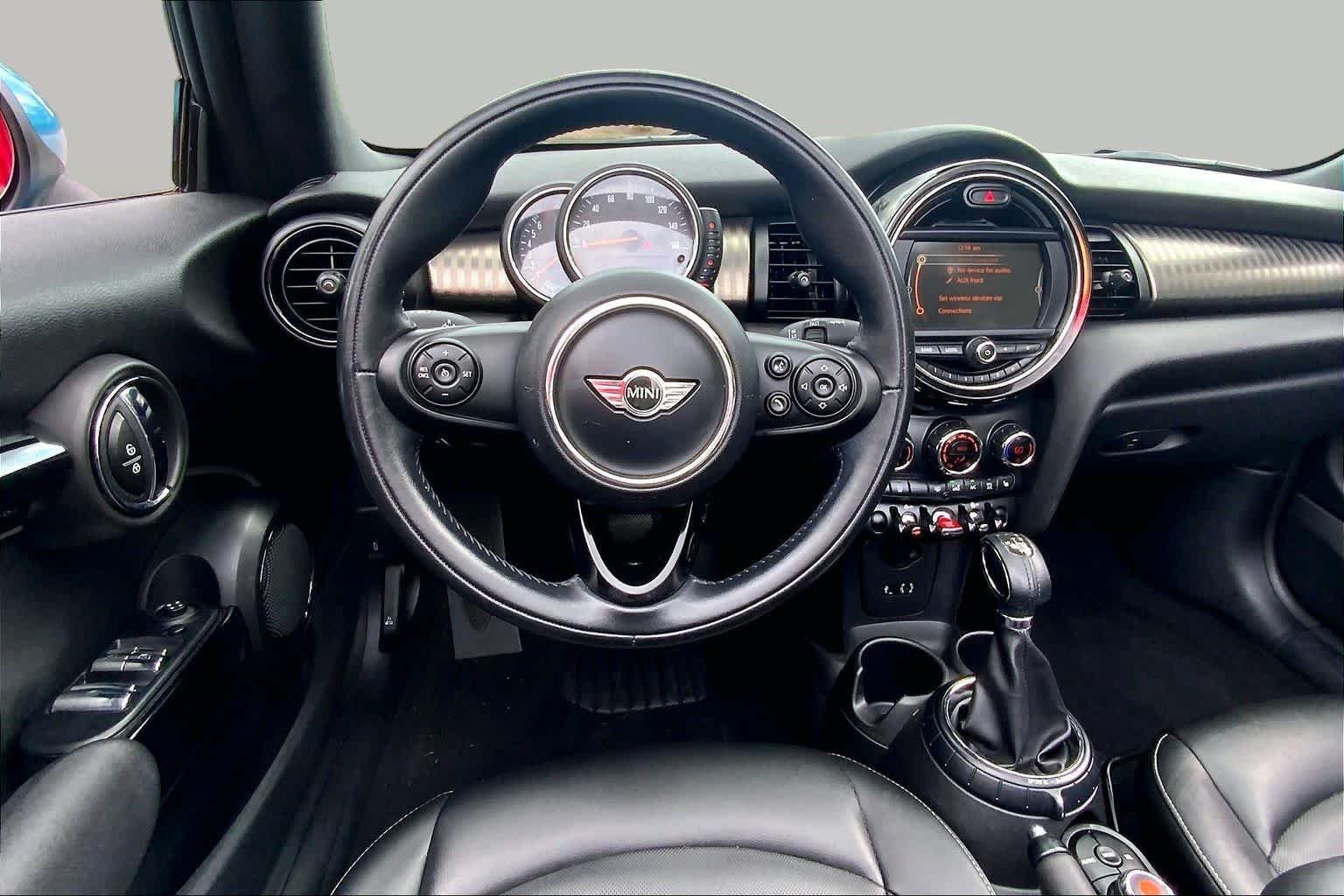 Used 2016 Electric Blue Metallic MINI  image 5