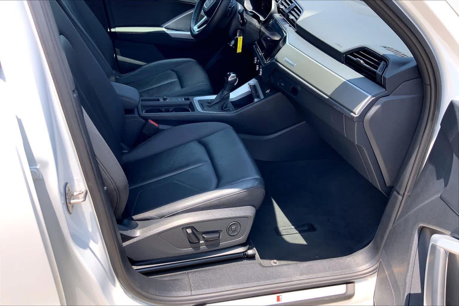 Used 2025 Arkona White Audi S line Premium image 9