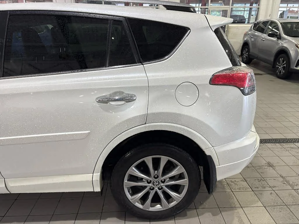 Used 2017 Blizzard Pearl Toyota Platinum image 4