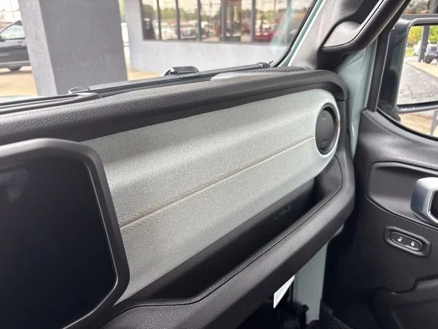 New 2027 White/off-white Jeep Sport S image 23