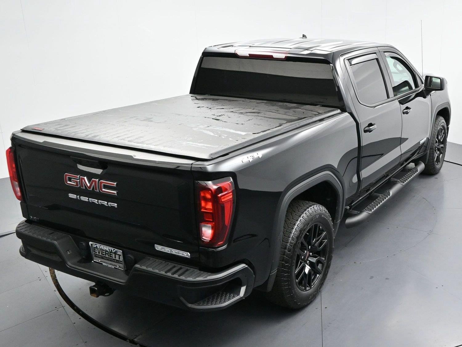 Used 2025 Onyx Black GMC Elevation image 37