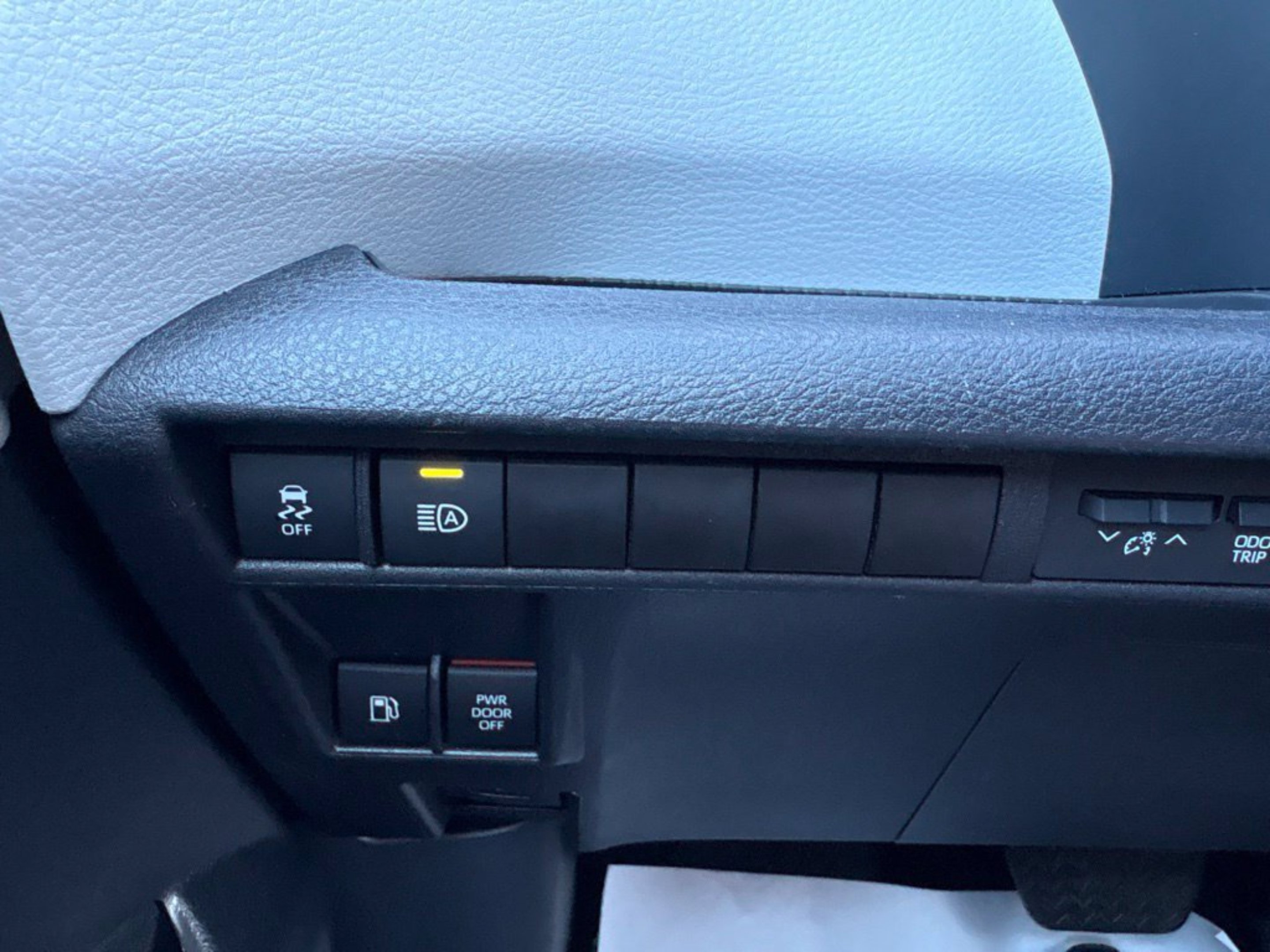 Used 2025 Pearl Toyota XLE image 14