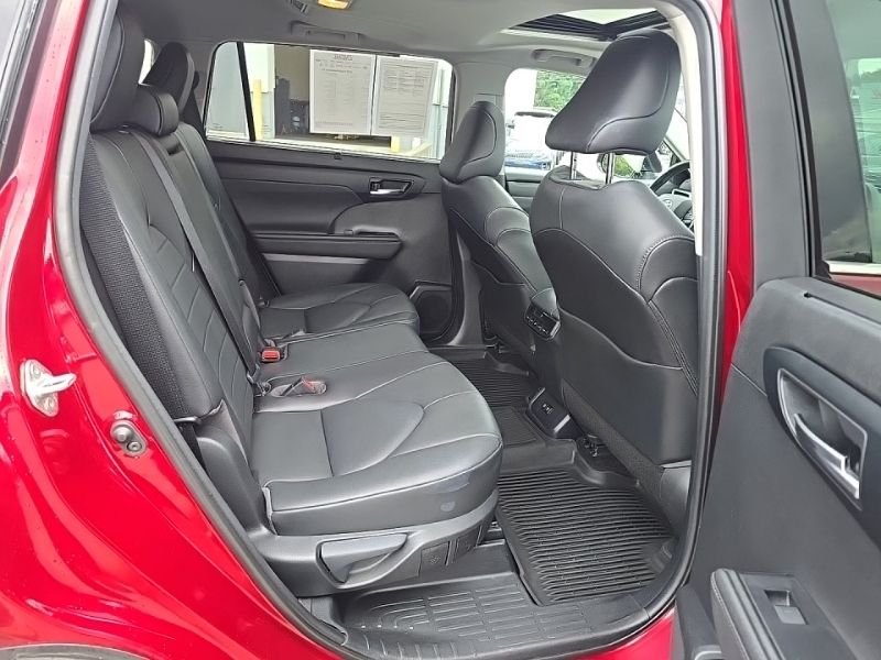 Used 2020 Red Toyota XLE image 31