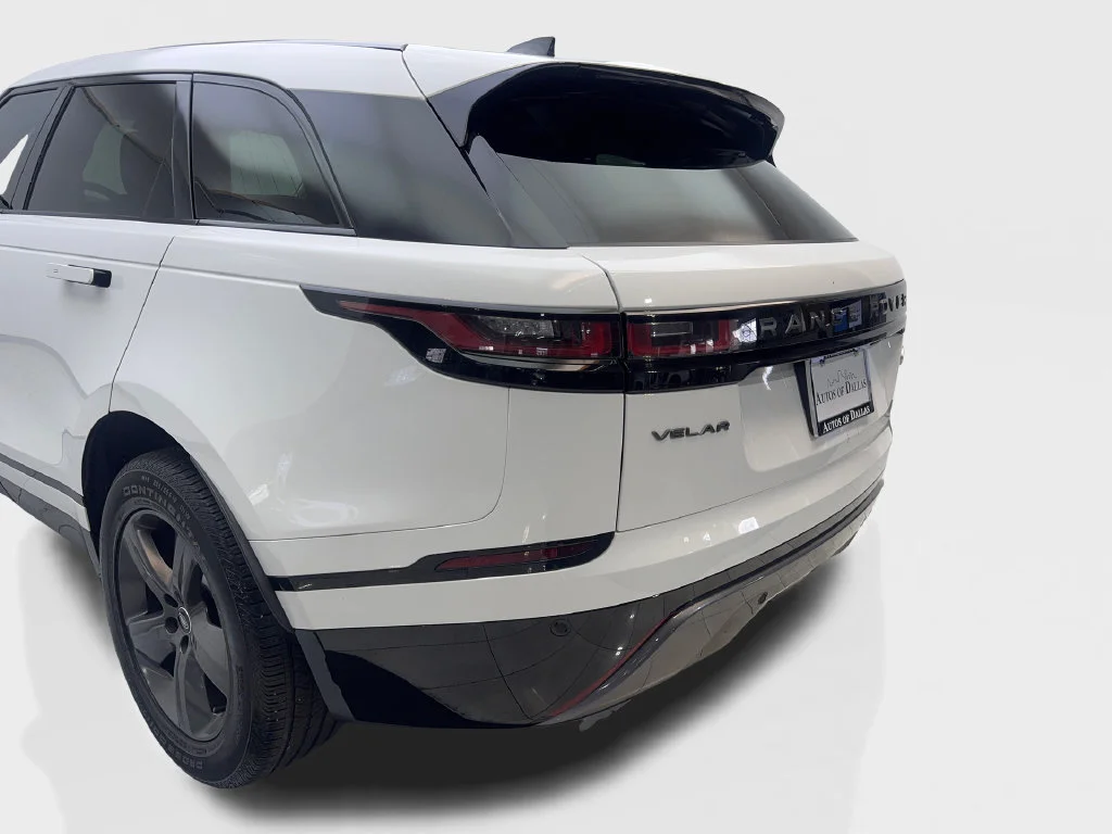 Used 2023 White Land Rover R-Dynamic S image 21