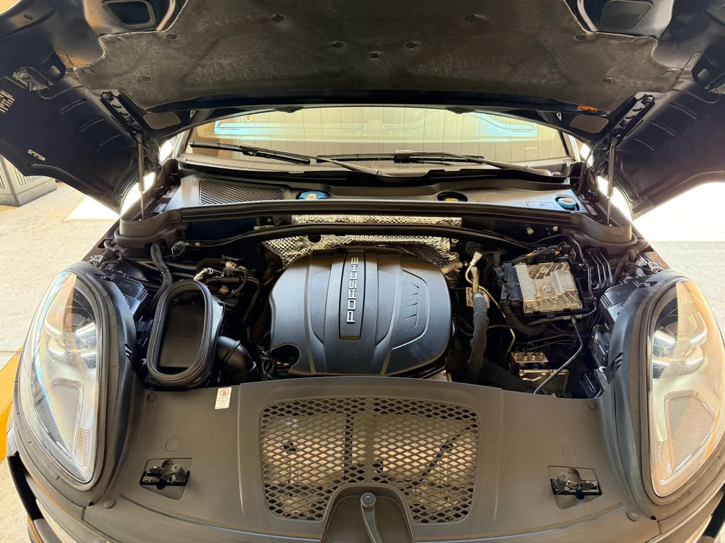 Used 2019 Night Blue Metallic Porsche Base image 32
