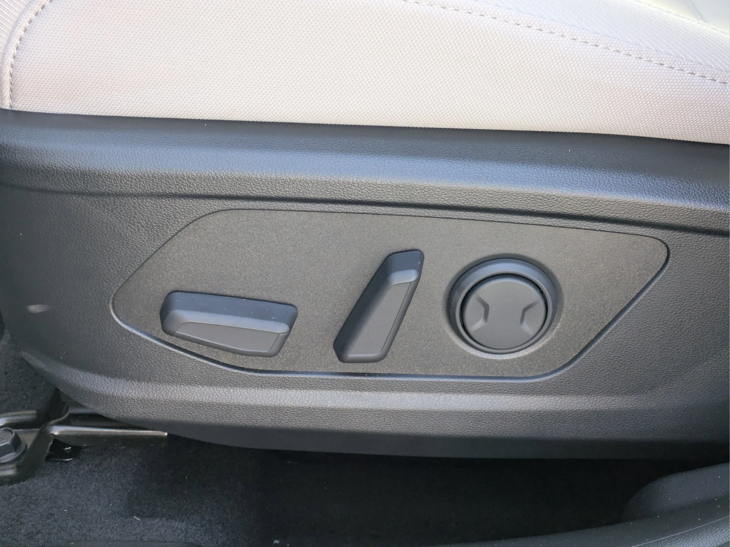 Used 2026 Phantom Black Hyundai SEL image 22