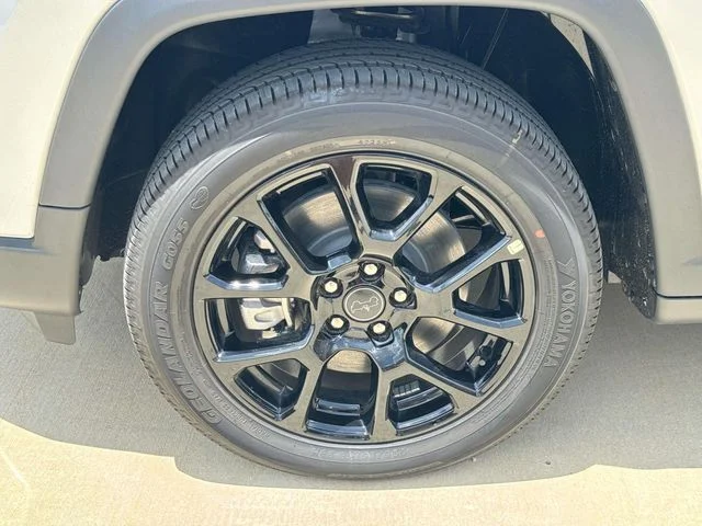 New 2026 Silver Jeep Latitude image 4