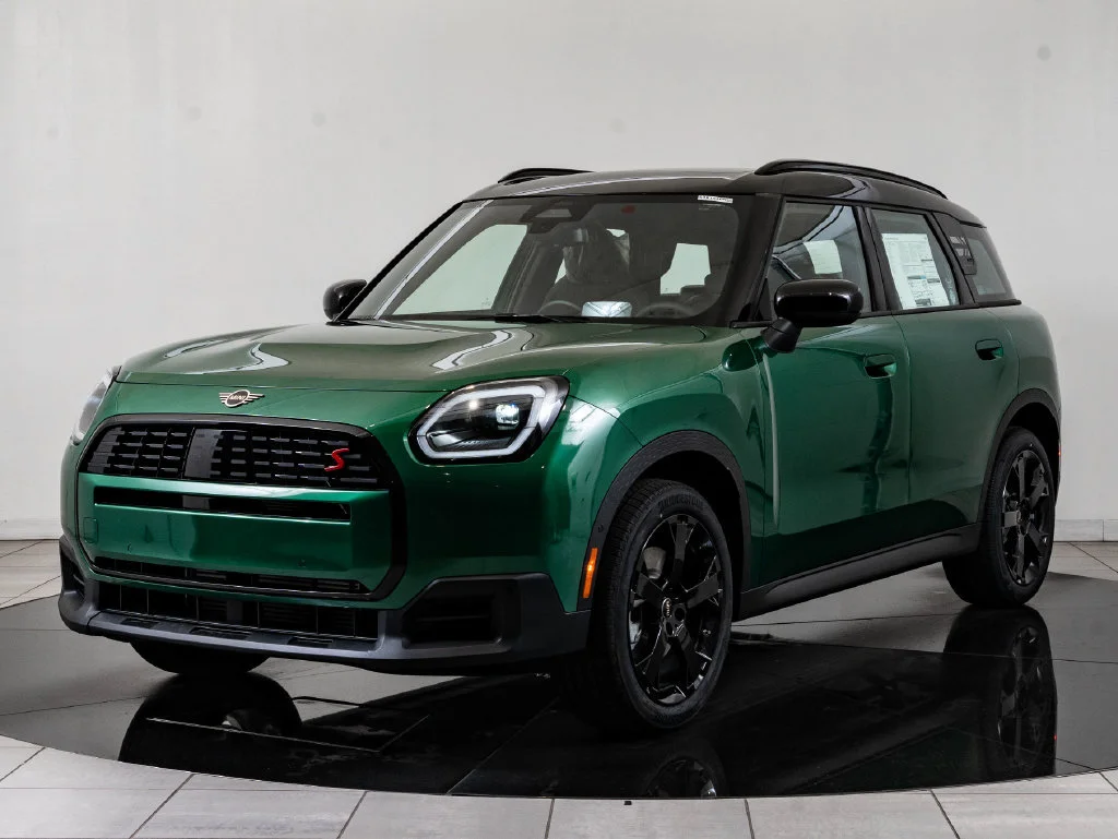 Used 2026 British Racing Green MINI Signature Plus image 1