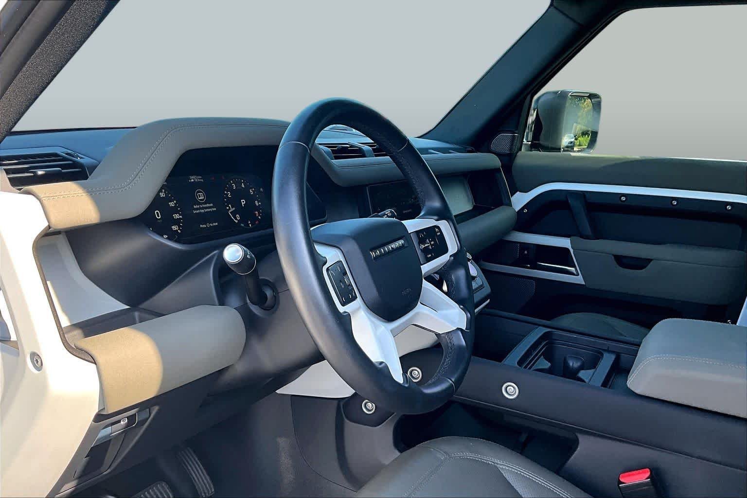 Used 2023 Fuji White Land Rover S image 17