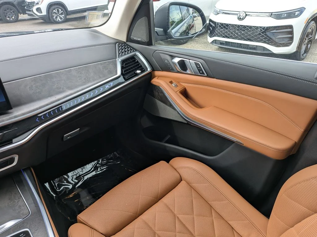 Used 2024 Black BMW xDrive40i image 15