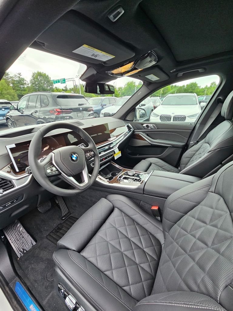 New 2026 Mineral White Metallic BMW xDrive40i image 5