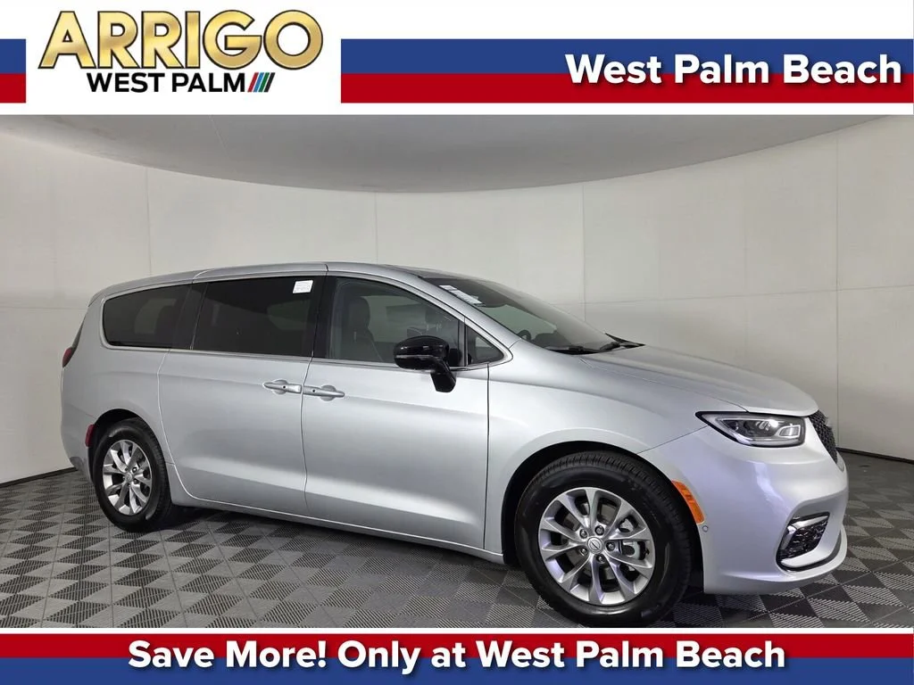 2026 Chrysler Pacifica Limited's photo