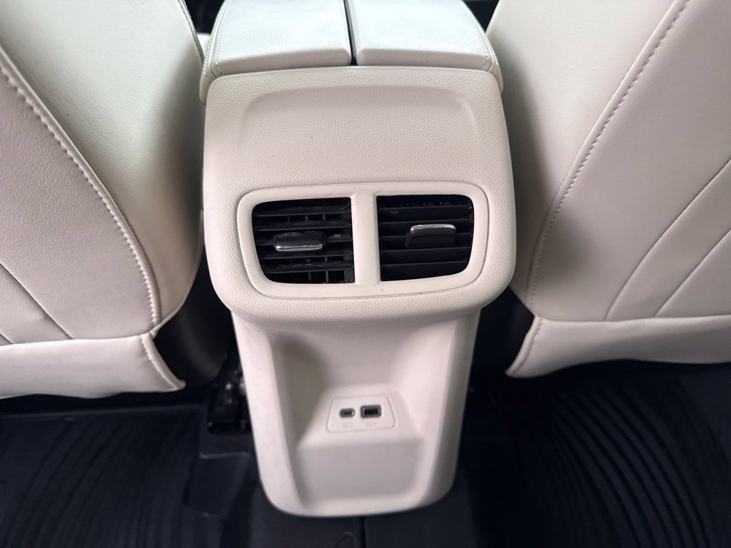 Used 2022 Red Buick Essence image 19