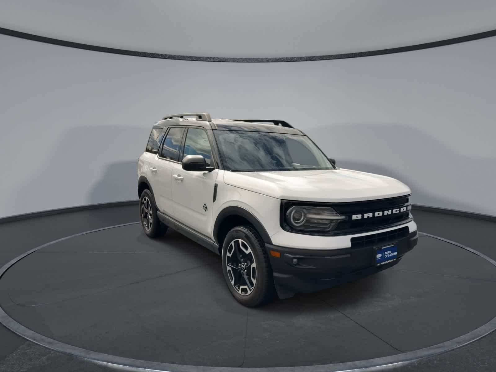 Certified Used 2024 Oxford White Clearcoat Ford Outer Banks image 2