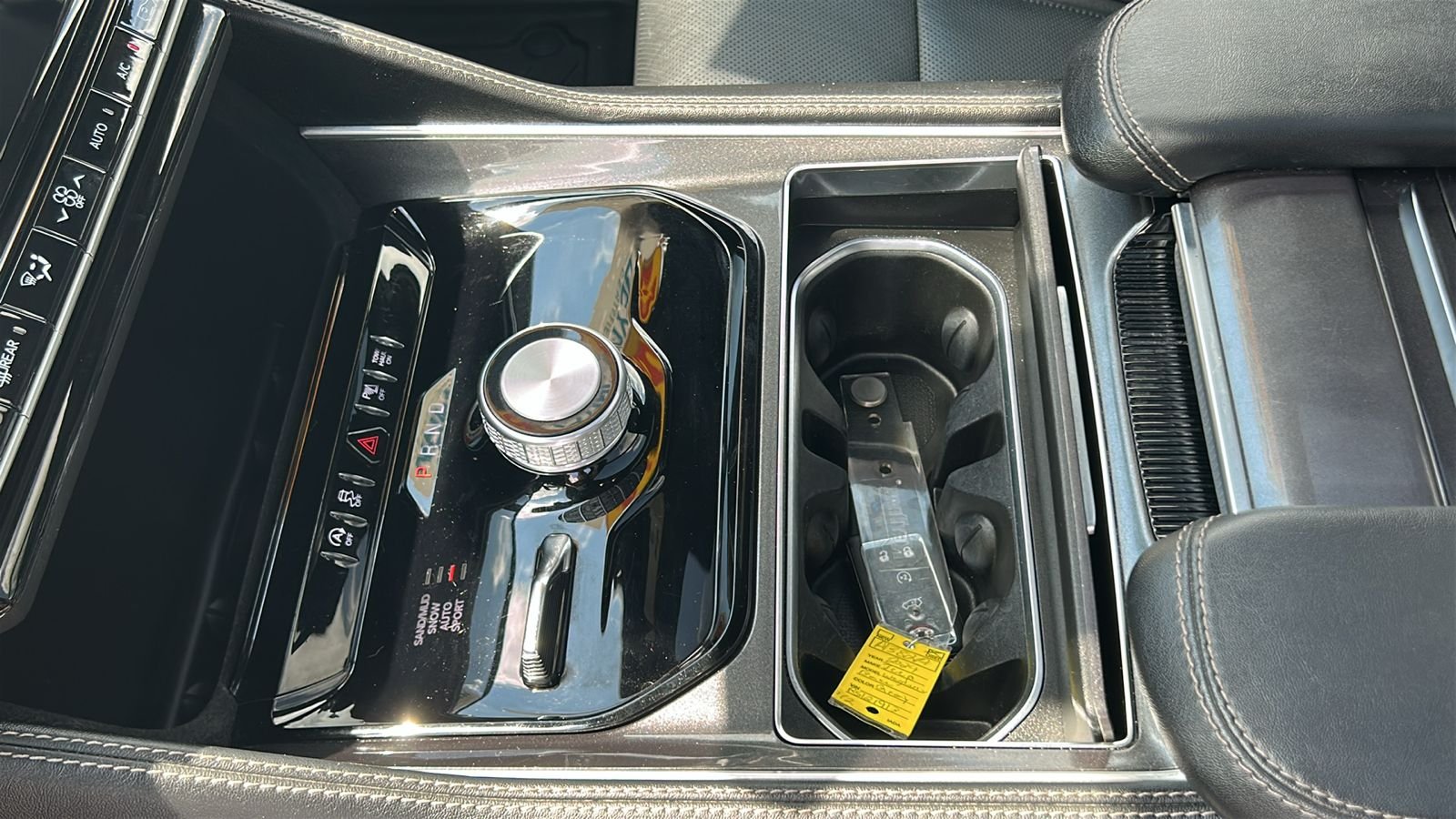 Used 2024 Gray Jeep Base image 30