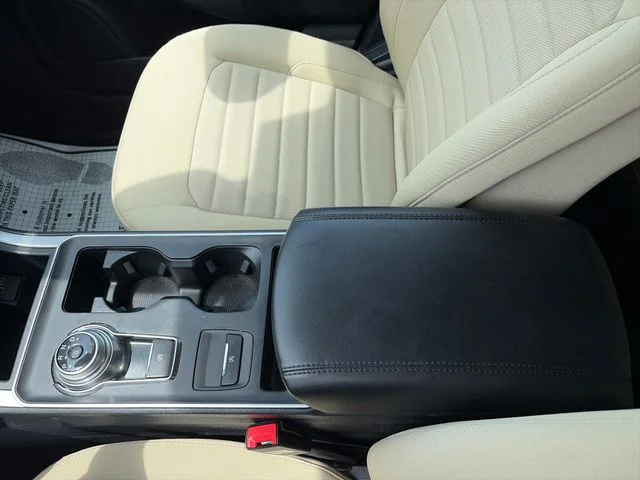 Used 2024 Blue Ford SE image 19