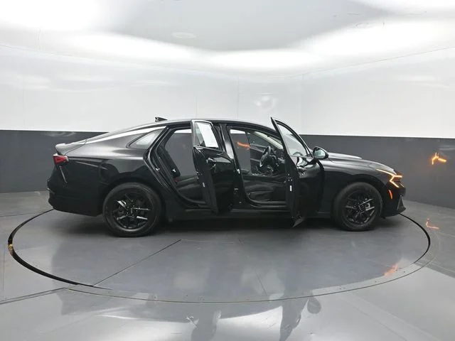 Used 2025 Black Kia LXS image 43