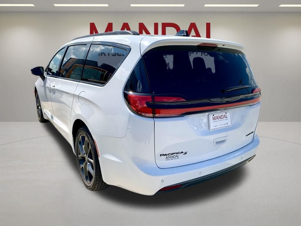 Used 2025 White Chrysler Limited image 8