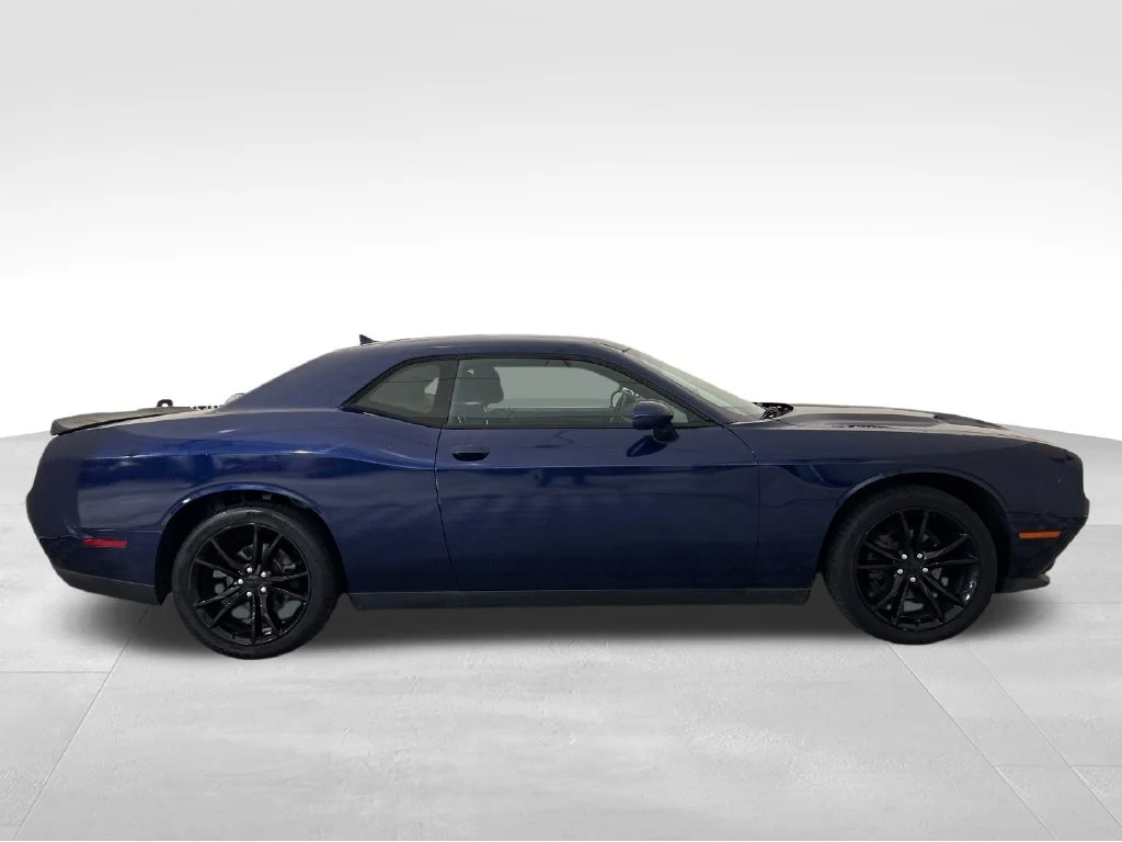 Used 2016 Blue Dodge SXT image 7