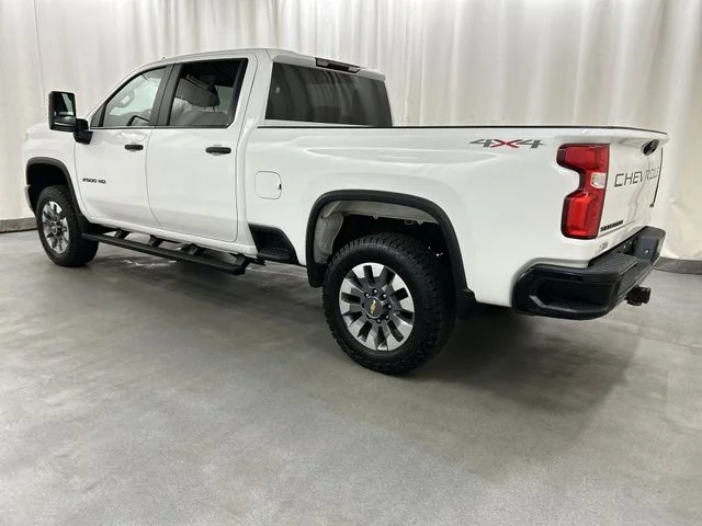 Used 2021 White Chevrolet Custom image 3