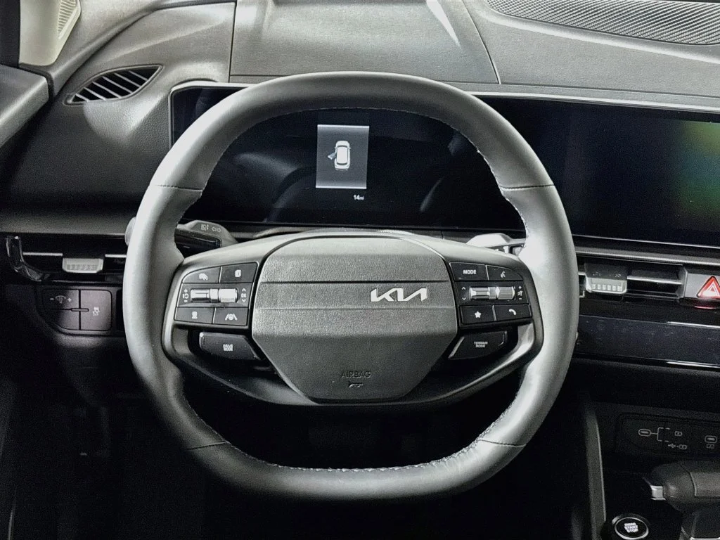 New 2027 Fusion Black Kia LX image 13