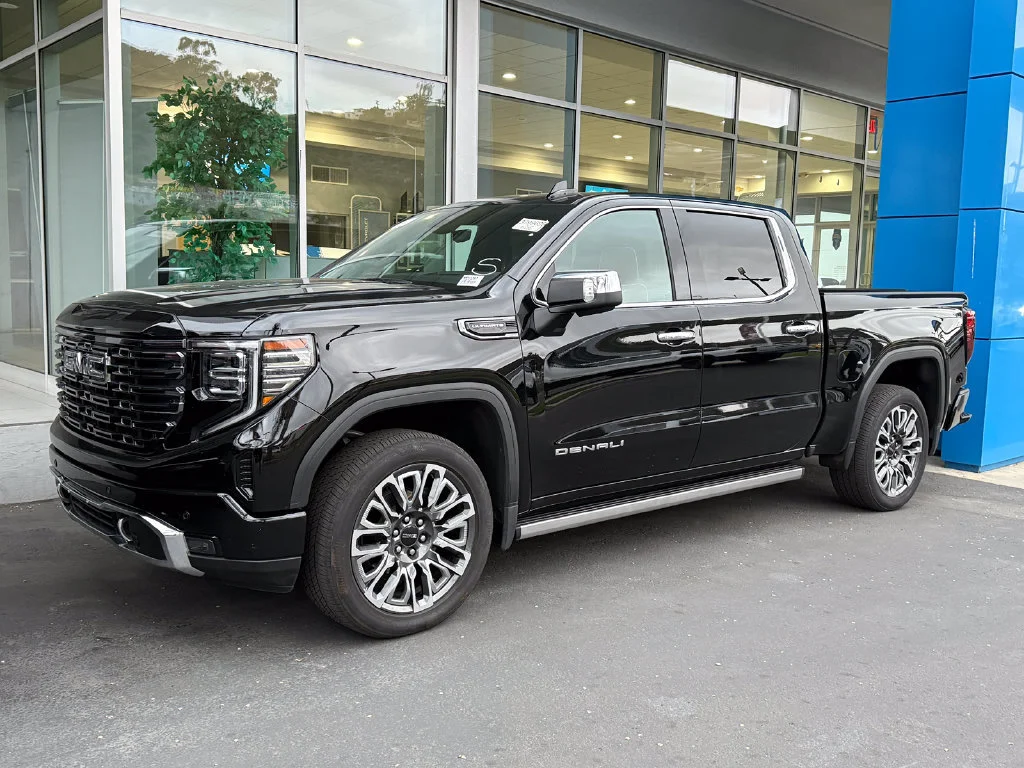Used 2025 Onyx Black GMC Denali Ultimate image 12