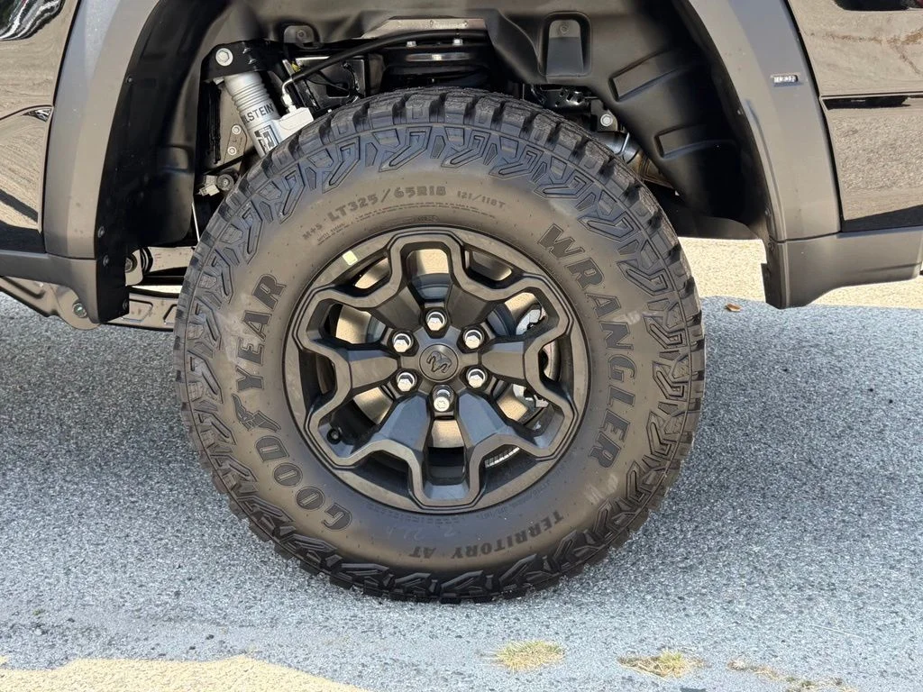 New 2026 Diamond Black Crystal Pearl-Coat Exterior Paint RAM RHO image 18