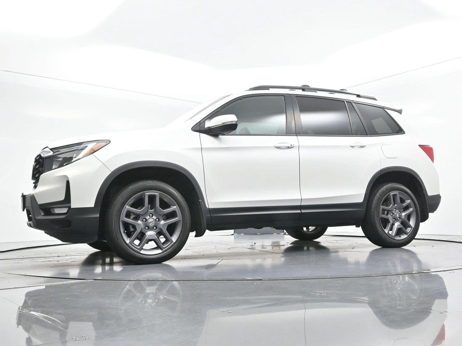 Used 2023 Platinum White Pearl Honda EX-L image 44