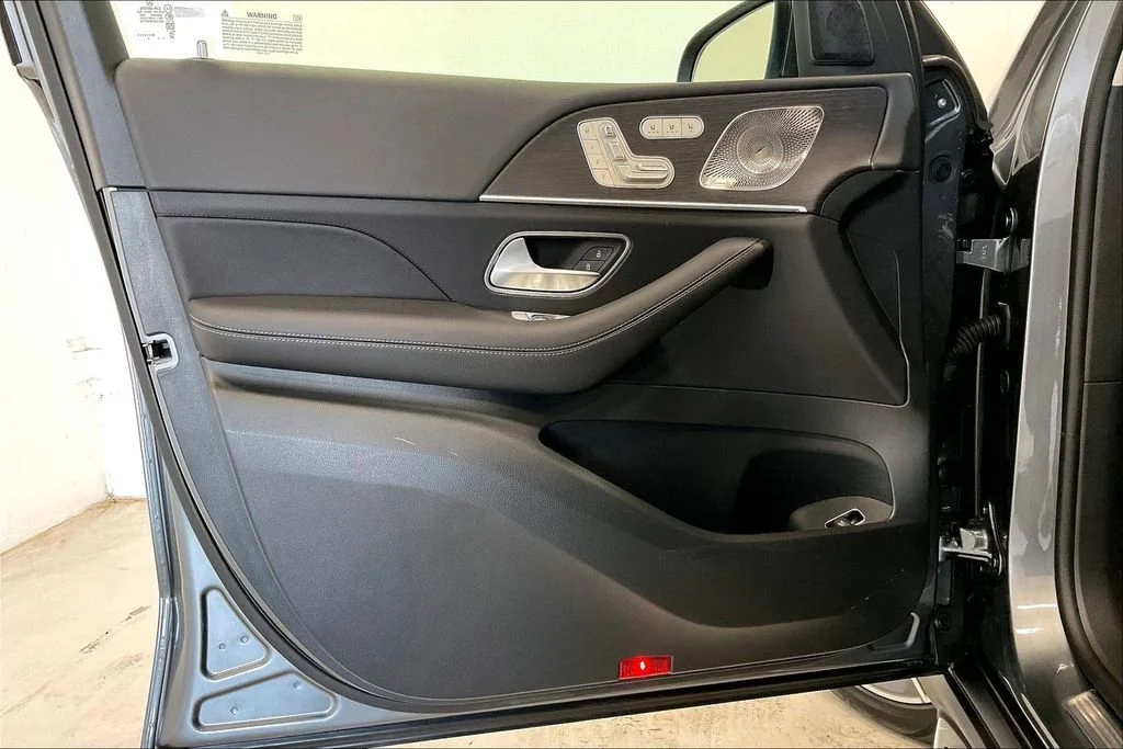 New 2026 Selenite Grey Metallic Mercedes-Benz GLS 450 image 23