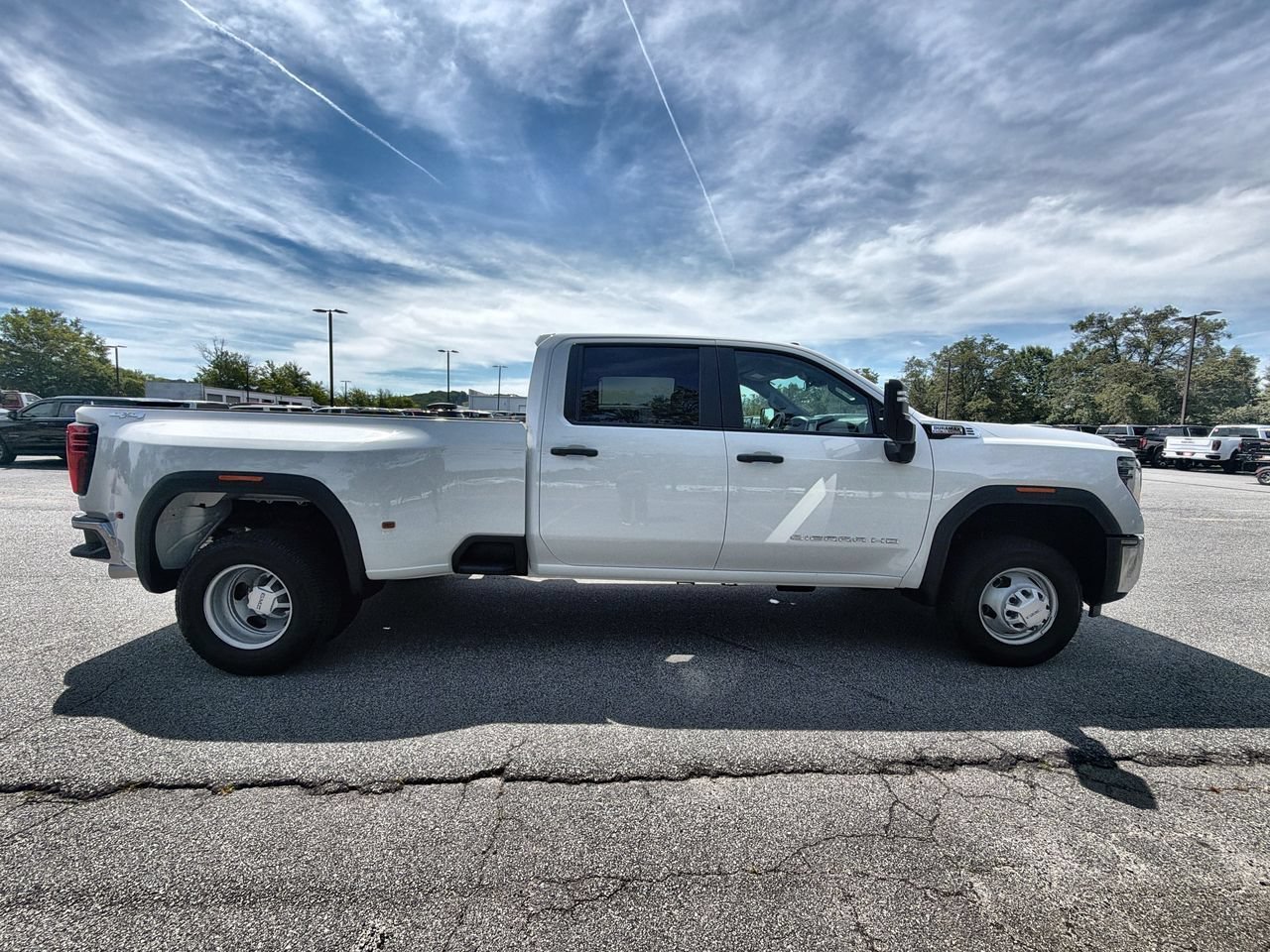 Used 2024 Summit White GMC Pro DRW image 9