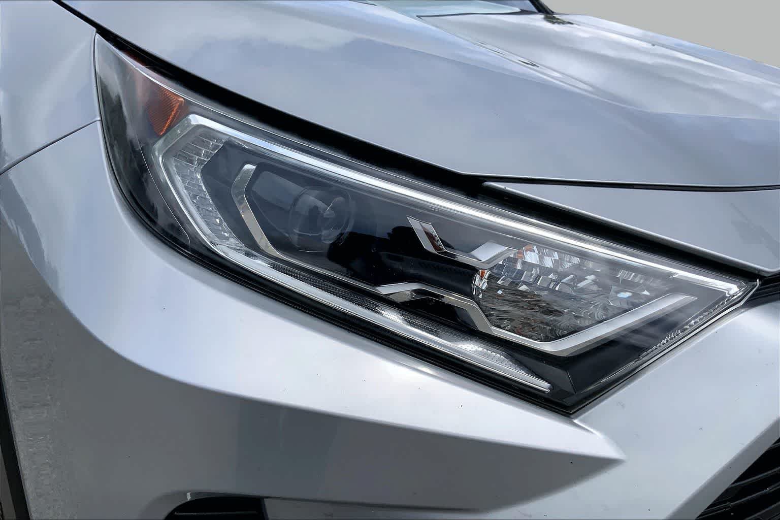 Used 2020 Silver Sky Metallic Toyota Hybrid XLE image 27