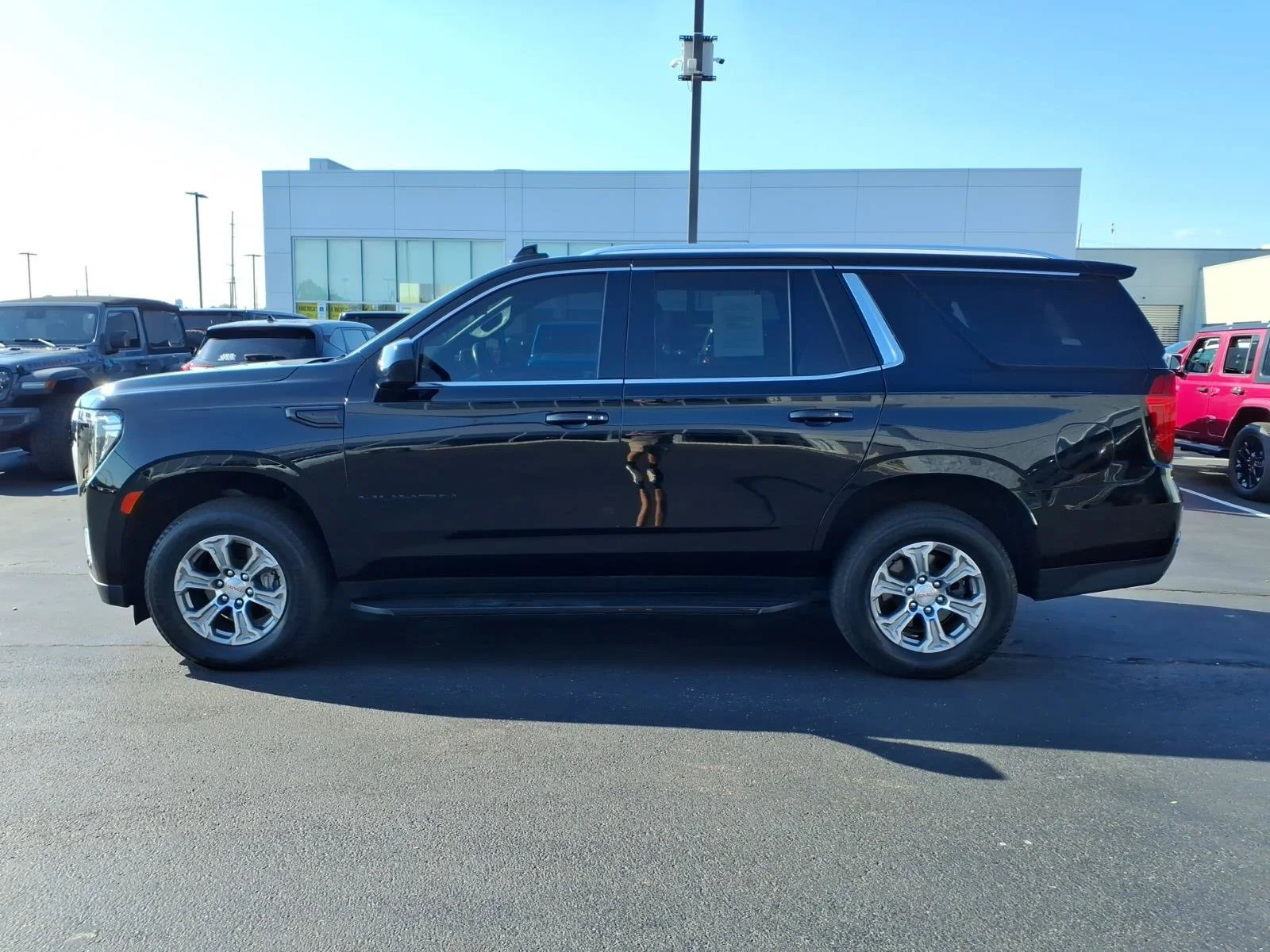 Used 2022 Onyx Black GMC SLE image 4