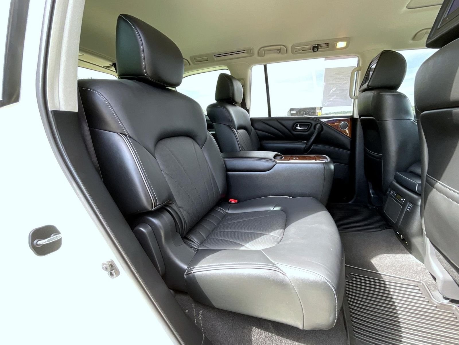 Used 2017 White INFINITI Base image 19