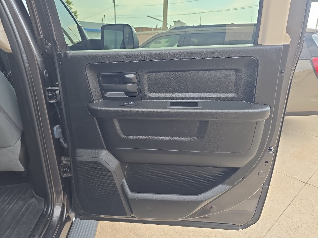 Used 2018 Grey Ram Tradesman image 34