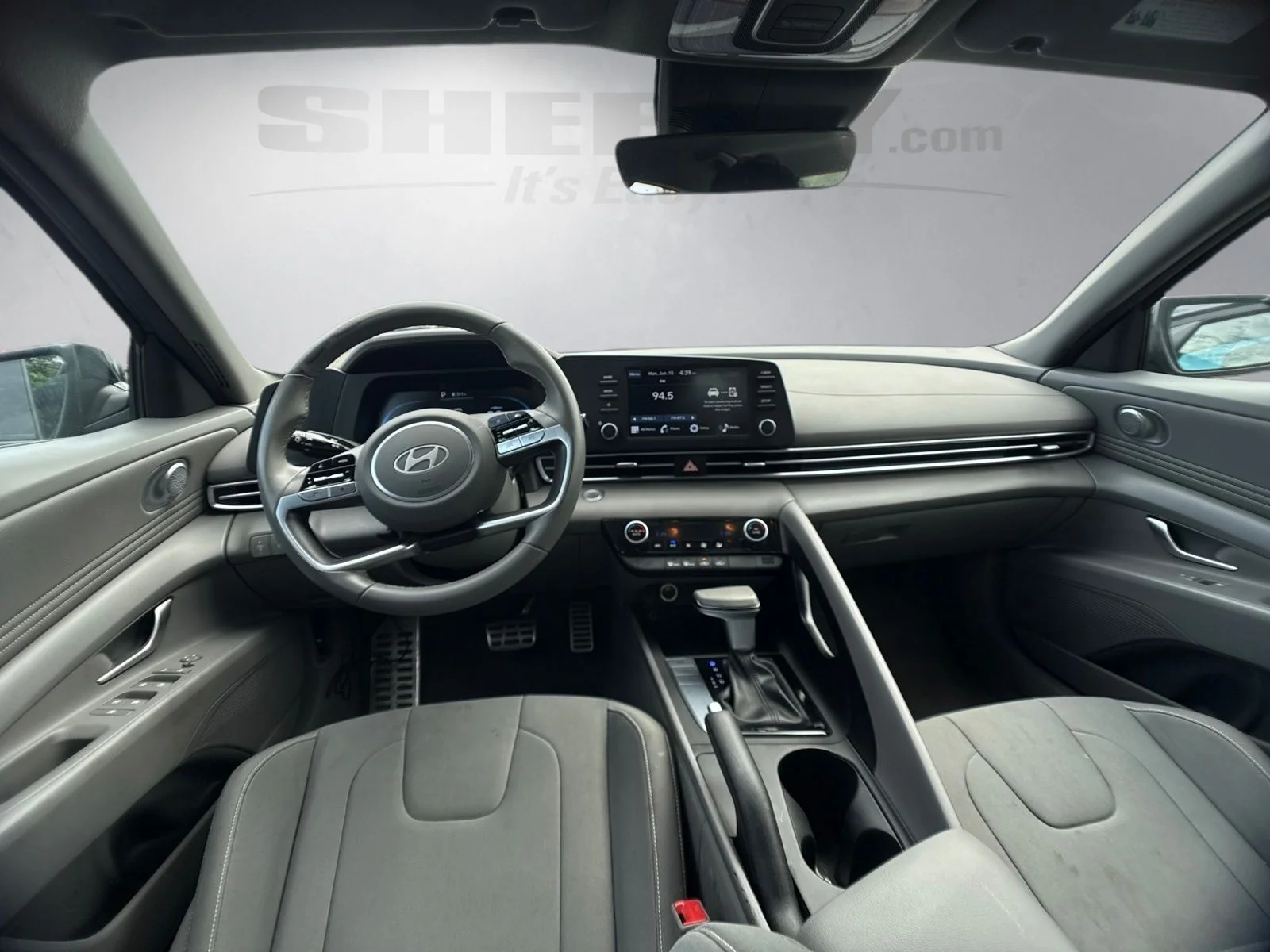 Used 2025 Gray Hyundai SEL Sport image 3