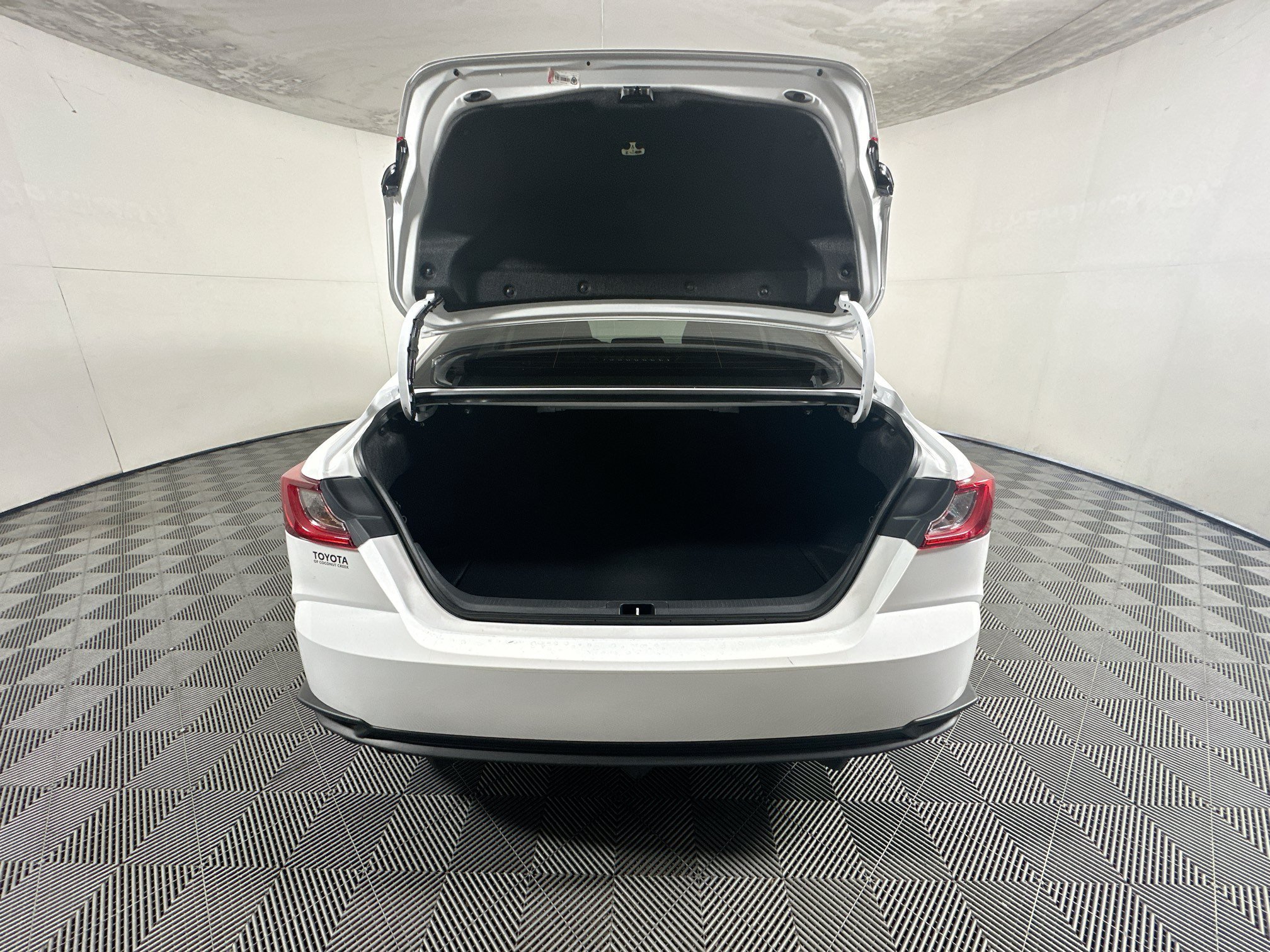 Used 2026 Ice Toyota SE image 31