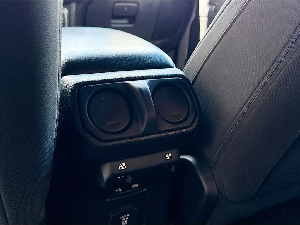 Used 2018 Silver Jeep Unlimited Sahara image 28