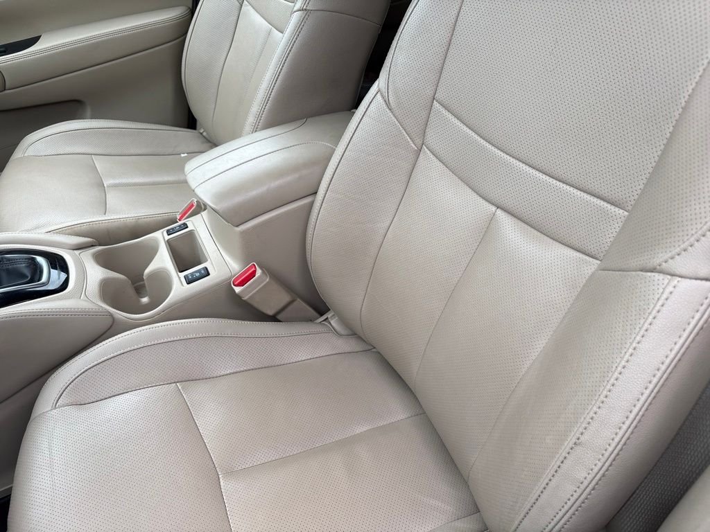 Used 2019 Green Nissan SL image 7