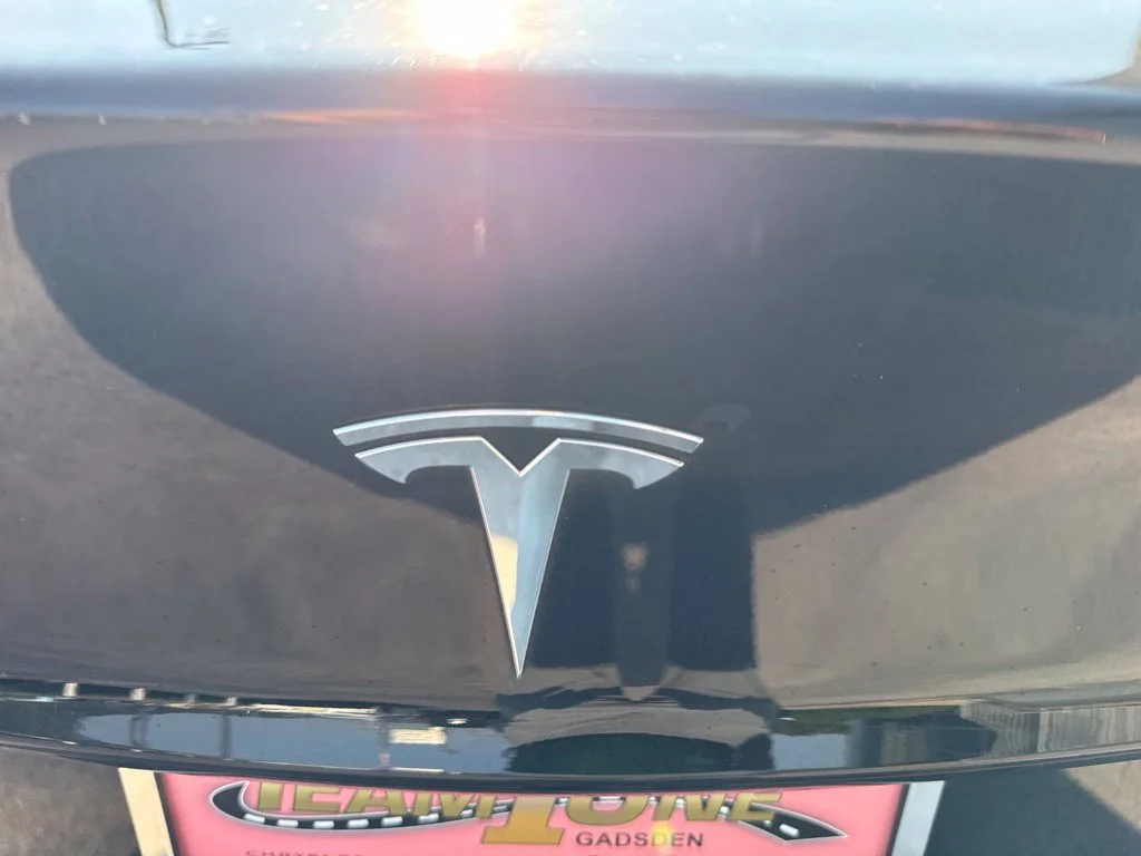 Used 2018 Obsidian Black Metallic Tesla Long Range image 33