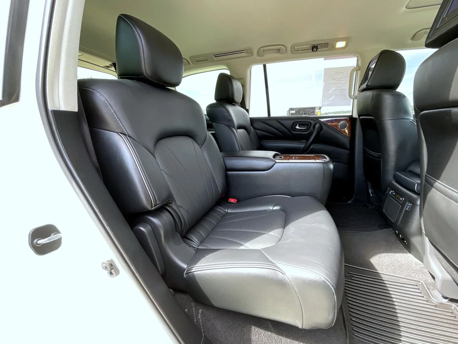 Used 2017 White INFINITI Base image 19