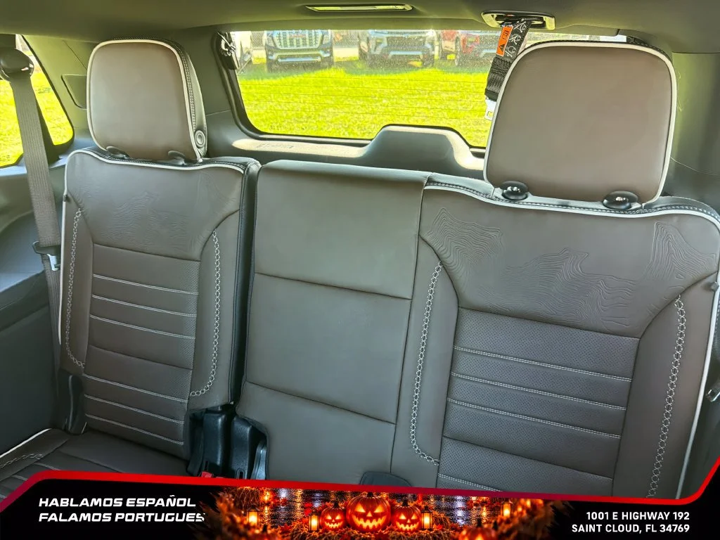 Used 2026 Glacier White Tricoat GMC Denali Ultimate image 28