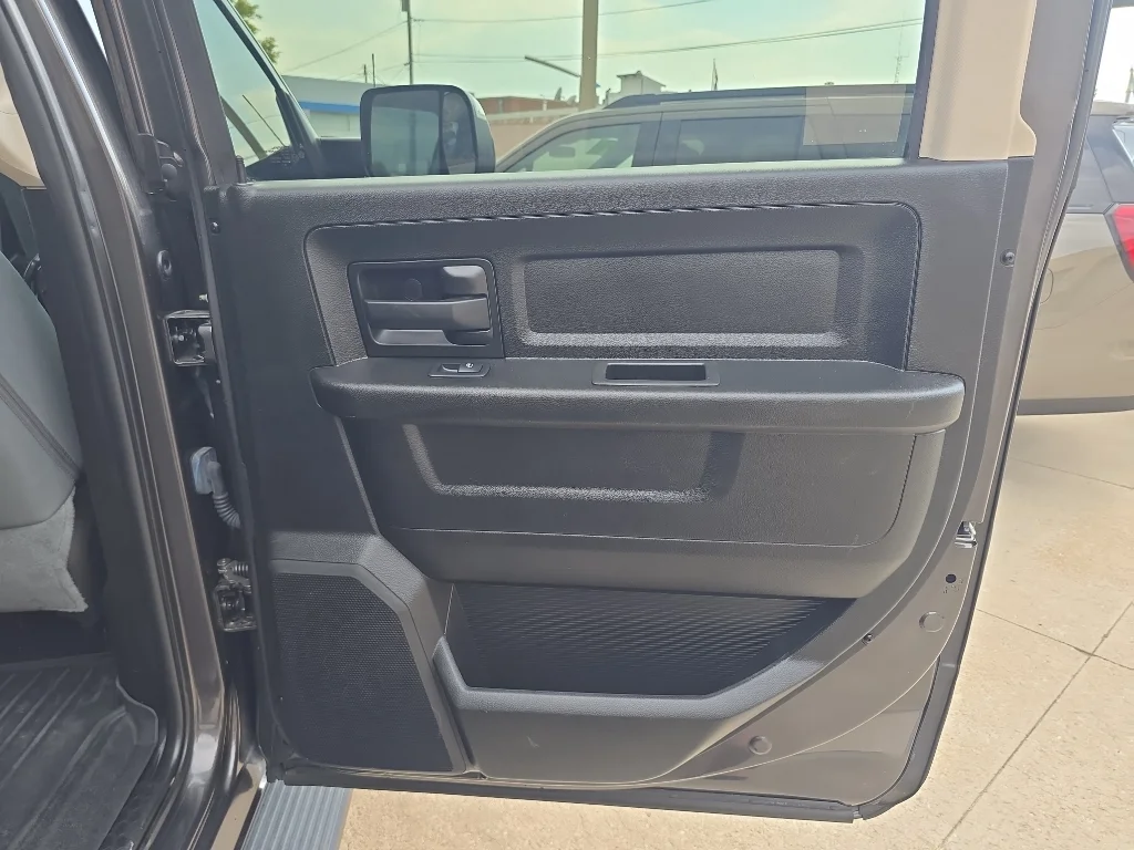 Used 2018 Grey Ram Tradesman image 34