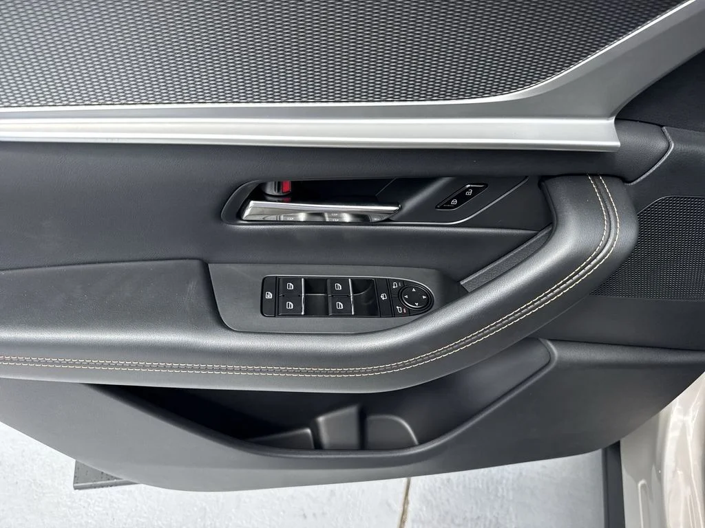 New 2026 Platinum Mazda 3.3 Turbo S Premium Sport AWD image 39