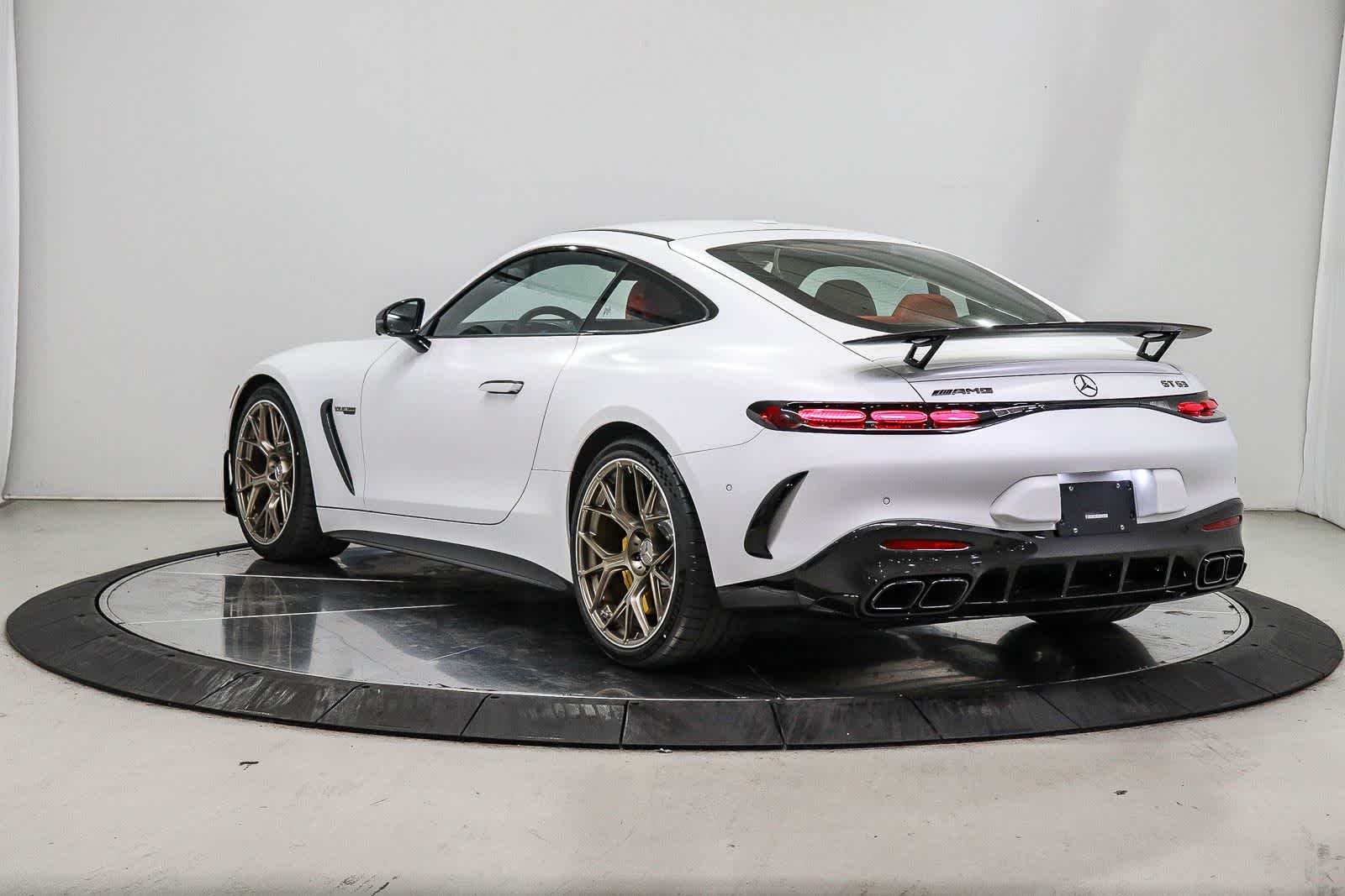 New 2026 MANUFAKTUR opalite white magno Mercedes-Benz AMG® GT 63 image 2
