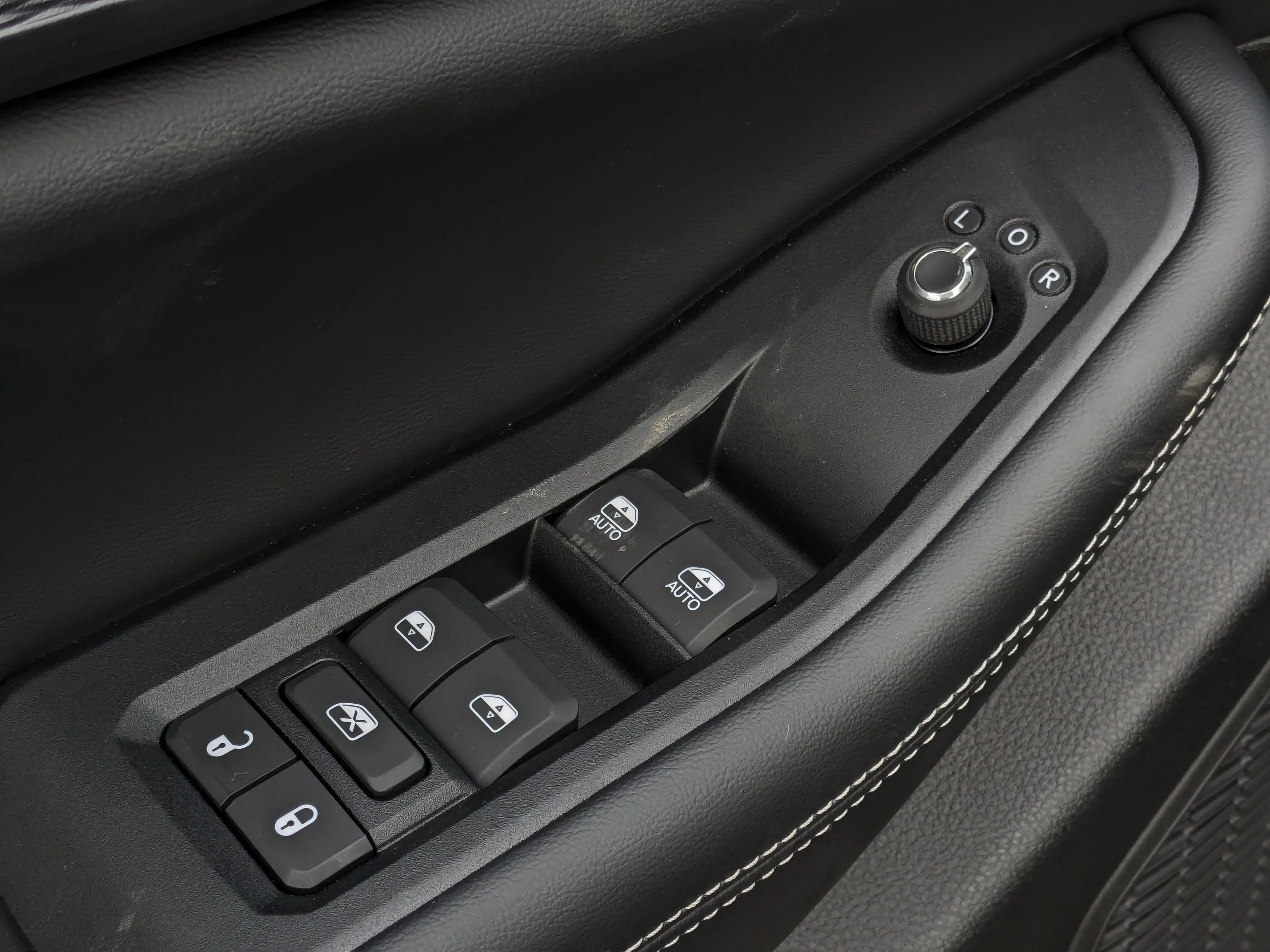 New 2025 Black Jeep Altitude - - Power Liftgate - Wireless Charging - 20 Black Wheels - Remote Start & More image 13