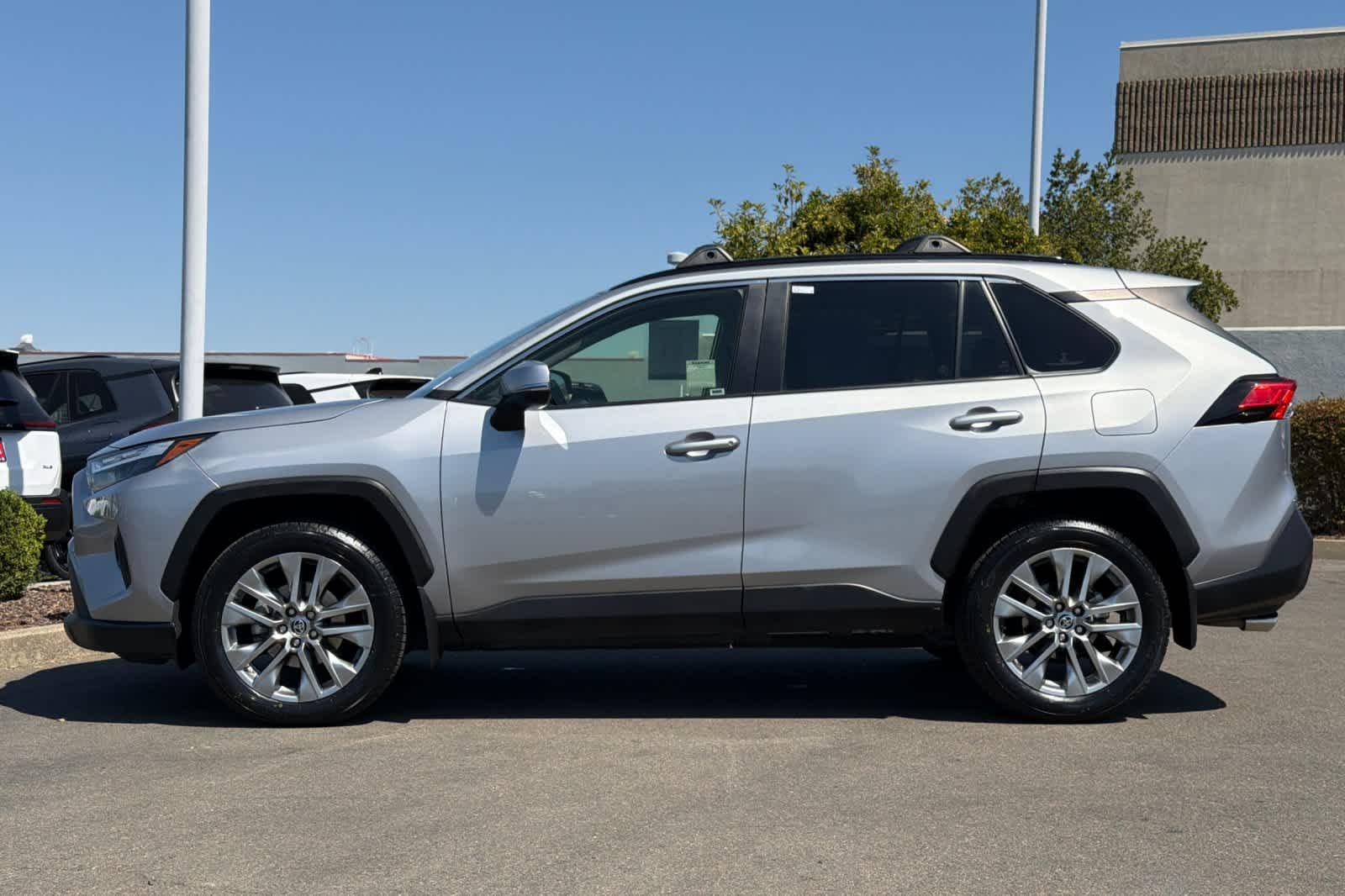 Used 2023 Silver Sky Metallic Toyota XLE Premium image 9
