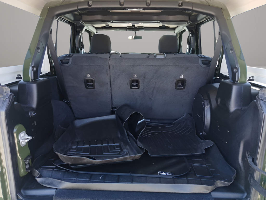 Used 2023 Green Jeep Sahara image 26